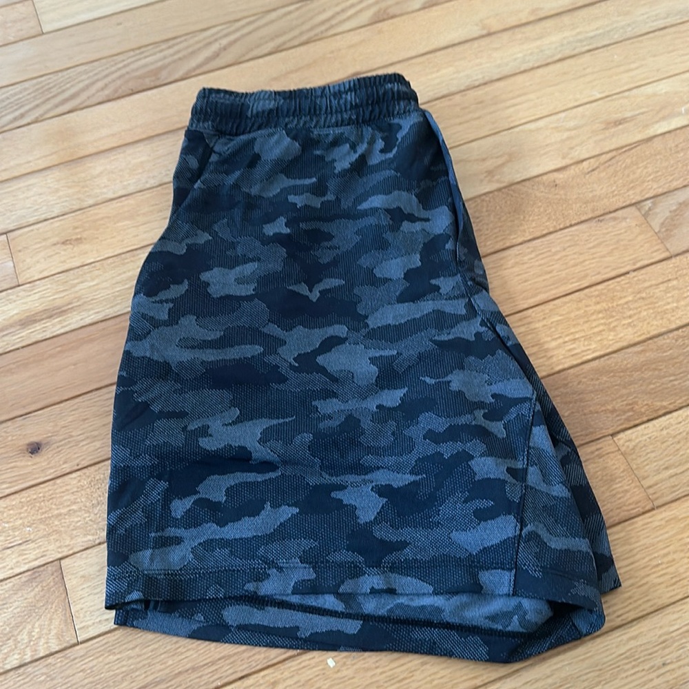 Lululemon pace breaker shorts